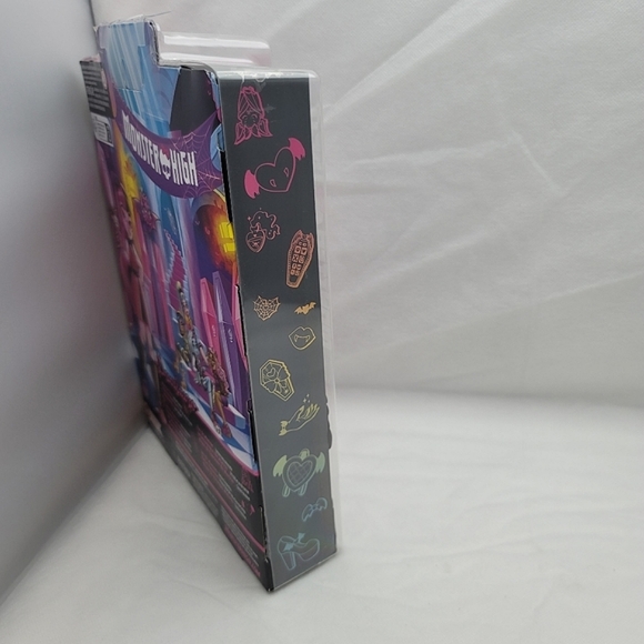 Monster High Draculaura Doll - Picture 3 of 7